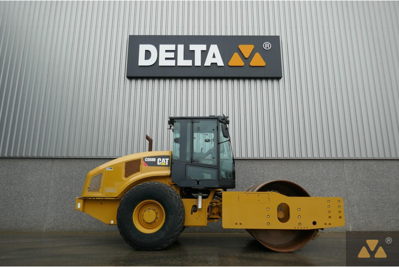 Caterpillar CS68B - Veltnis: foto 2 Caterpillar CS68B - Veltnis: foto 2