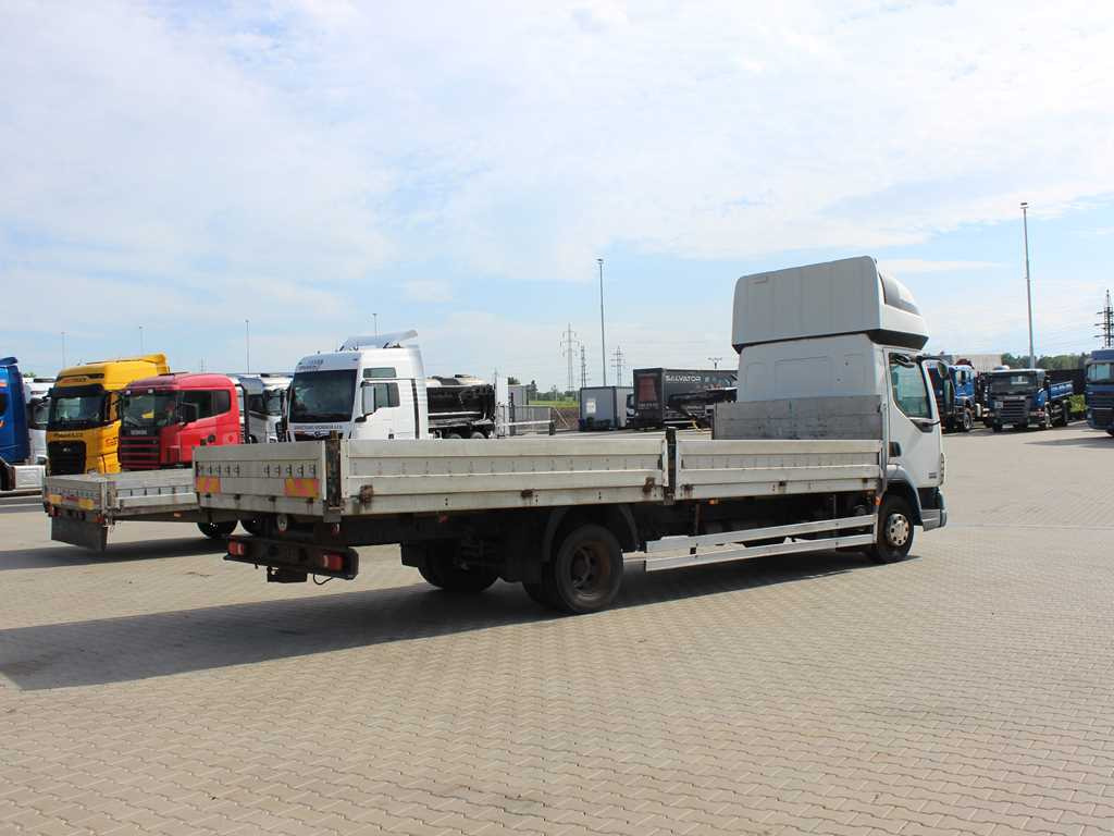 DAF LF 45.180, SLEEPING BODY, EURO 3, TIRES 80% - Bortu kravas automašīna/ Platforma: foto 4 DAF LF 45.180, SLEEPING BODY, EURO 3, TIRES 80% - Bortu kravas automašīna/ Platforma: foto 4