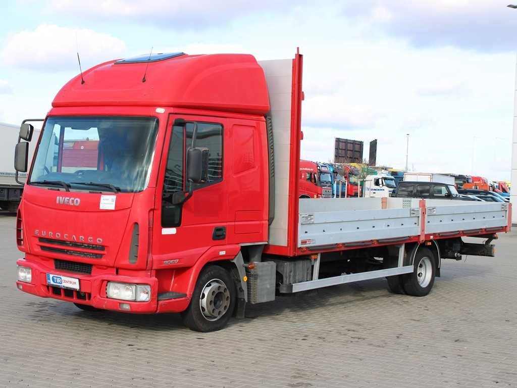 Iveco EUROCARGO ML 90E17, EURO 3, PNEU 80% - Kravas automašīna ar tentu: foto 1 Iveco EUROCARGO ML 90E17, EURO 3, PNEU 80% - Kravas automašīna ar tentu: foto 1