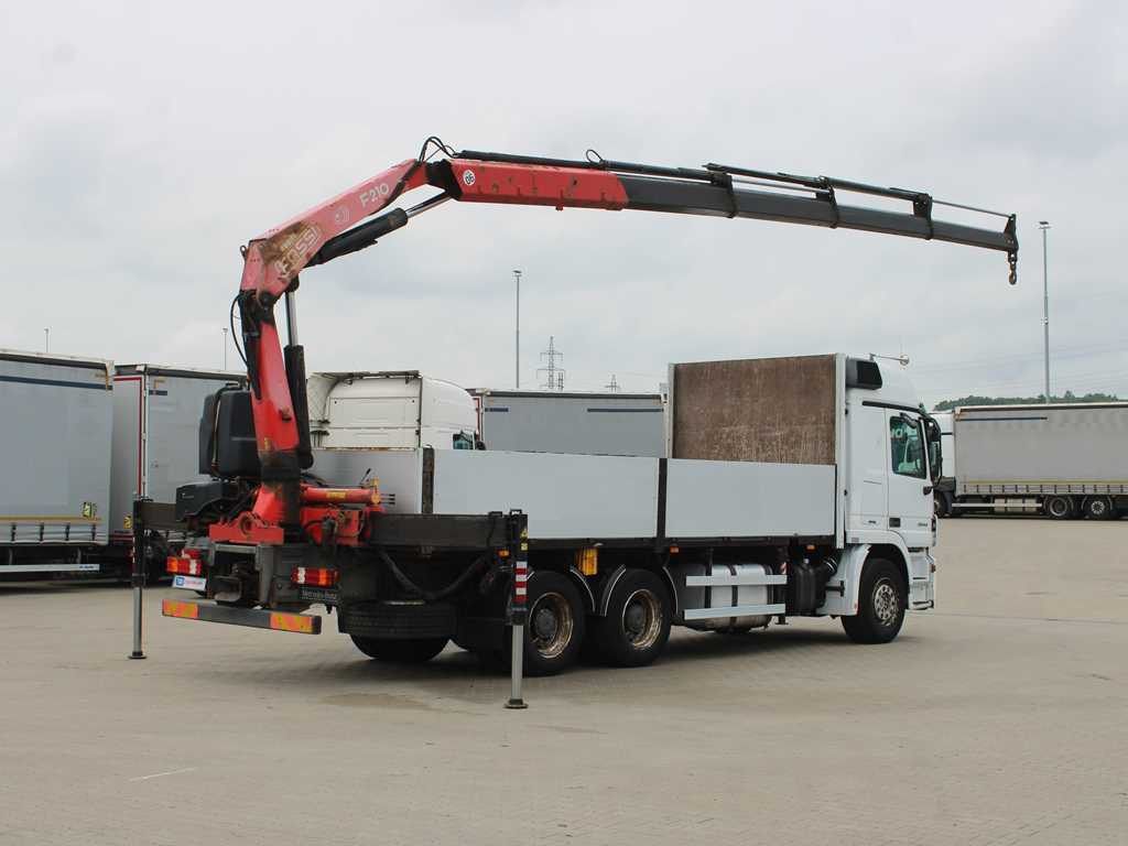 Mercedes-Benz Actros 2644, 6X4, EURO 4, HYDRAULIC ARM FASSI F210 - Bortu kravas automašīna/ Platforma, Kravas auto ar manipulatoru: foto 4 Mercedes-Benz Actros 2644, 6X4, EURO 4, HYDRAULIC ARM FASSI F210 - Bortu kravas automašīna/ Platforma, Kravas auto ar manipulatoru: foto 4