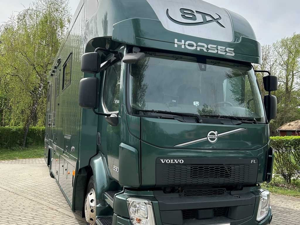 Volvo STX FL, 6 PEOPLE, 5 HORSES, CAMERA, 2X TAIL LIFT - Zirgu kravas automašīna: foto 2 Volvo STX FL, 6 PEOPLE, 5 HORSES, CAMERA, 2X TAIL LIFT - Zirgu kravas automašīna: foto 2