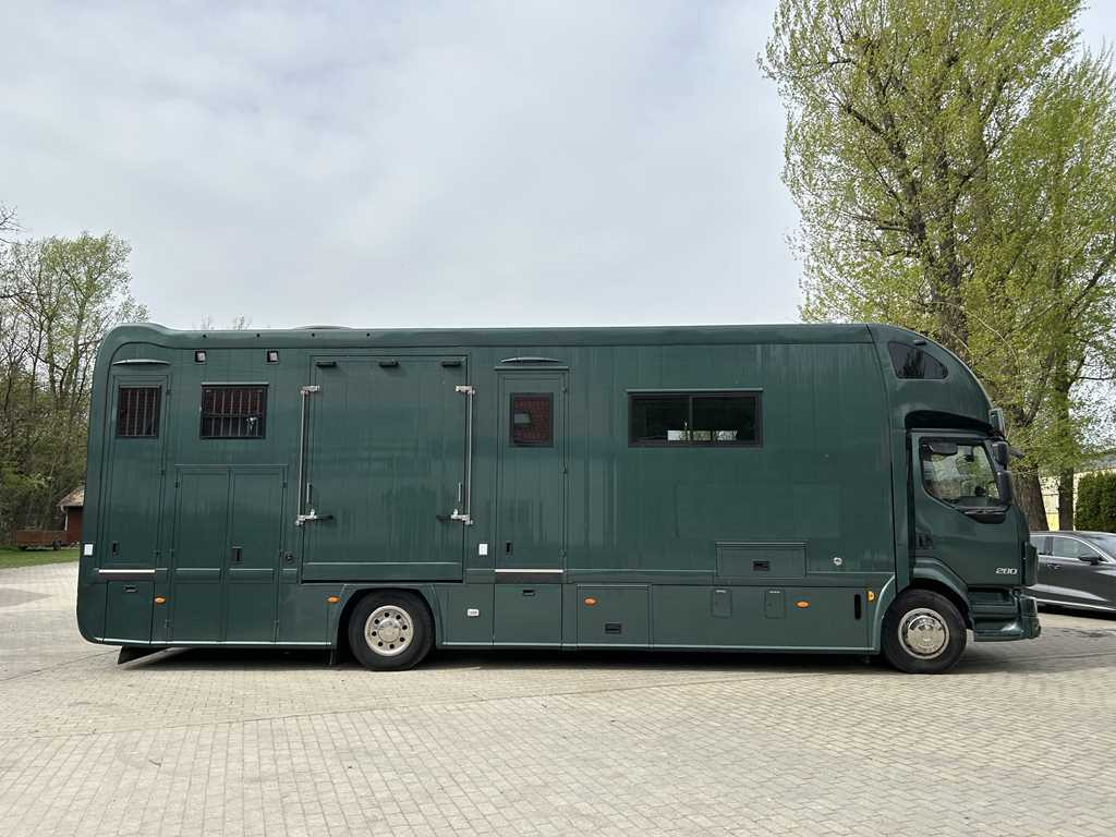 Volvo STX FL, FOR 6 PEOPLE, FOR TRANSPORTING FIVE HORSES, CAMERA, 2X HYDRAULIC FRONT - Zirgu kravas automašīna: foto 2 Volvo STX FL, FOR 6 PEOPLE, FOR TRANSPORTING FIVE HORSES, CAMERA, 2X HYDRAULIC FRONT - Zirgu kravas automašīna: foto 2