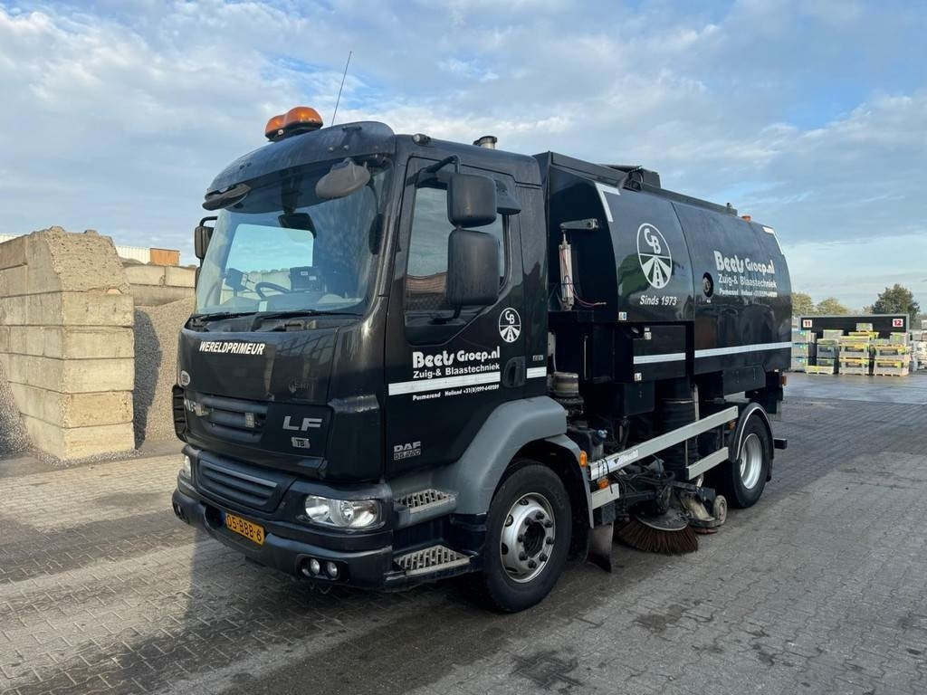 DAF FA LF55 - Ielu tīrīšanas mašīna: foto 2 DAF FA LF55 - Ielu tīrīšanas mašīna: foto 2