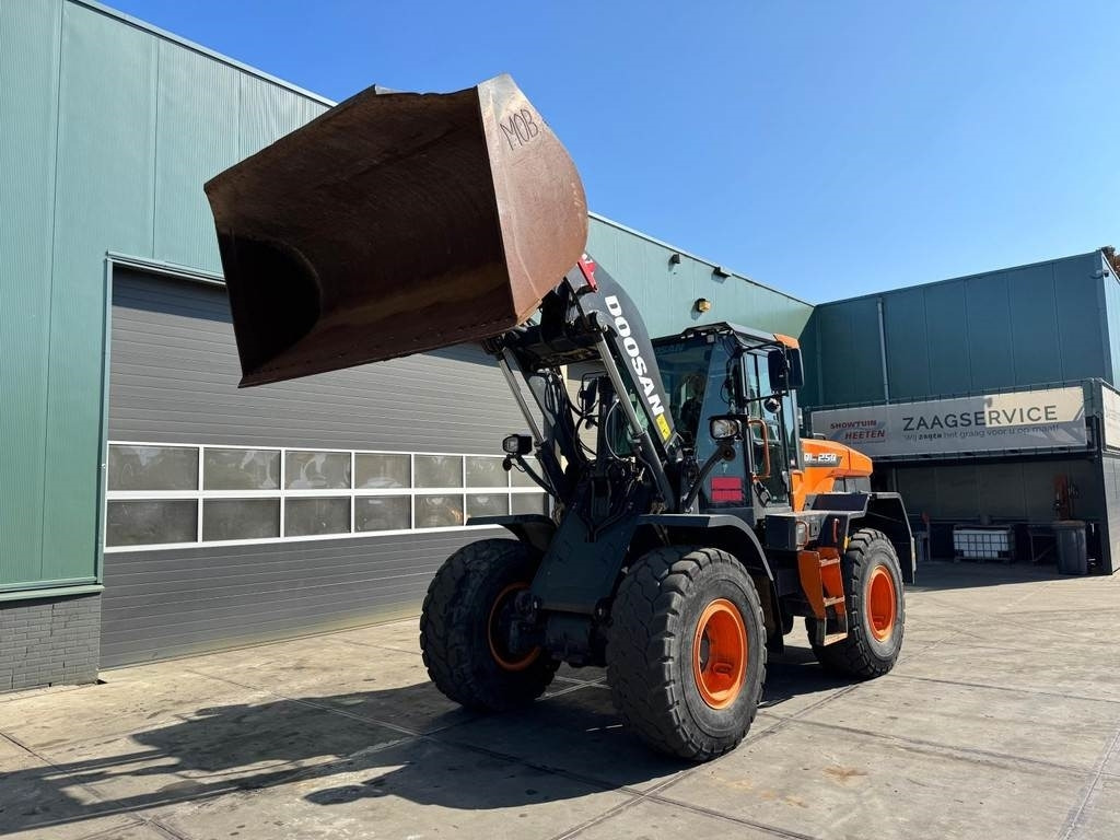 Doosan DL250-7 - Riteņu iekrāvējs: foto 3 Doosan DL250-7 - Riteņu iekrāvējs: foto 3