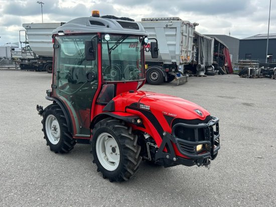 Antonio Carraro SRX 5800 TORA REDCAB, YANMAR; RADIO; KLIMA; RevGuide - Mini traktors: foto 3 Antonio Carraro SRX 5800 TORA REDCAB, YANMAR; RADIO; KLIMA; RevGuide - Mini traktors: foto 3