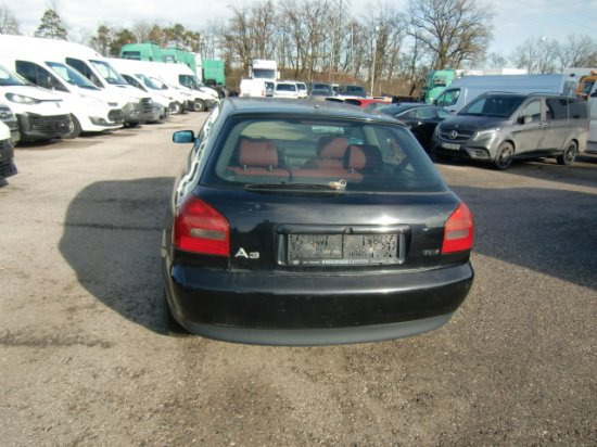 Audi A3 Limousine 1,9 TDI Ersatzteilträger - Vieglā automašīna: foto 4 Audi A3 Limousine 1,9 TDI Ersatzteilträger - Vieglā automašīna: foto 4
