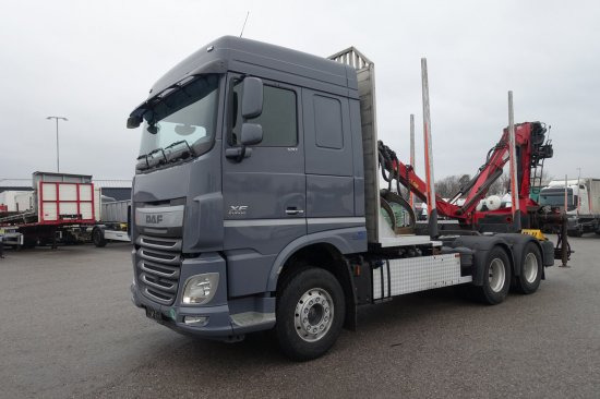 DAF FAT XF 510 mit Penz Ladekran 15Z8.70 inkl. Holzgreifer 6x4 - Kokvedējs: foto 1 DAF FAT XF 510 mit Penz Ladekran 15Z8.70 inkl. Holzgreifer 6x4 - Kokvedējs: foto 1