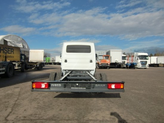 Iveco Daily 40 - 180 Fahrgestell, E6 Automatik mehrere Einheiten verfügbar - Šasija kravas automašīna: foto 5 Iveco Daily 40 - 180 Fahrgestell, E6 Automatik mehrere Einheiten verfügbar - Šasija kravas automašīna: foto 5