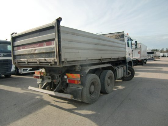 MAN TGA 26.360 6x4 Kipper, Manuel, E3 Schwarzmüller 3-Seitenkipper - Kravas automašīna pašizgāzējs: foto 4 MAN TGA 26.360 6x4 Kipper, Manuel, E3 Schwarzmüller 3-Seitenkipper - Kravas automašīna pašizgāzējs: foto 4