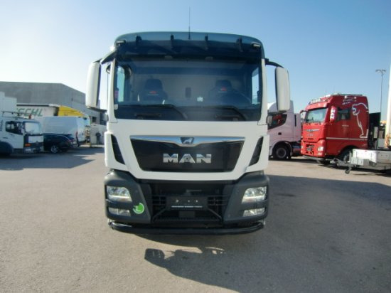 MAN TGS 18.420 Tiertransporter,Euro 6, Manual Seilwinde, el. Ladebordwand Voll Luft - Zirgu kravas automašīna: foto 2 MAN TGS 18.420 Tiertransporter,Euro 6, Manual Seilwinde, el. Ladebordwand Voll Luft - Zirgu kravas automašīna: foto 2