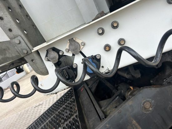 Puspiekabe pašizgāzējs MEGA Alu-Kastenmulde 55m³, SAF-Achsen, Rollplane, Kombiklappe, Stehpodest: foto 10