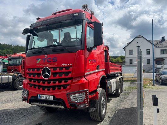 Mercedes-Benz AROCS 3552 963-2F Epsilon M100L86 Kran ? Leistungsstarker Holzladekran mit hoher Reichweite - Kravas auto ar manipulatoru: foto 1 Mercedes-Benz AROCS 3552 963-2F Epsilon M100L86 Kran ? Leistungsstarker Holzladekran mit hoher Reichweite - Kravas auto ar manipulatoru: foto 1