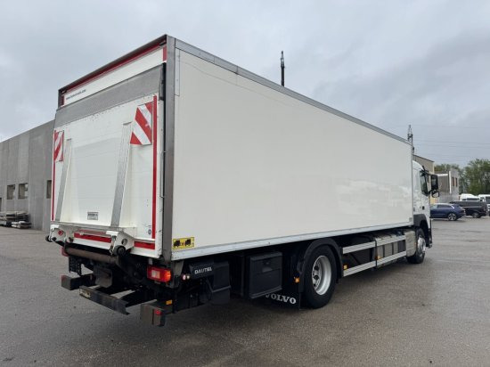 Volvo FM 420, Schlafkabine Koffer mit Ladebordwand - Kravas automašīna ar slēgto virsbūvi: foto 4 Volvo FM 420, Schlafkabine Koffer mit Ladebordwand - Kravas automašīna ar slēgto virsbūvi: foto 4