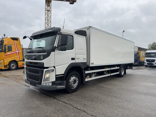 Volvo FM 420, Schlafkabine Koffer mit Ladebordwand - Kravas automašīna ar slēgto virsbūvi: foto 1 Volvo FM 420, Schlafkabine Koffer mit Ladebordwand - Kravas automašīna ar slēgto virsbūvi: foto 1