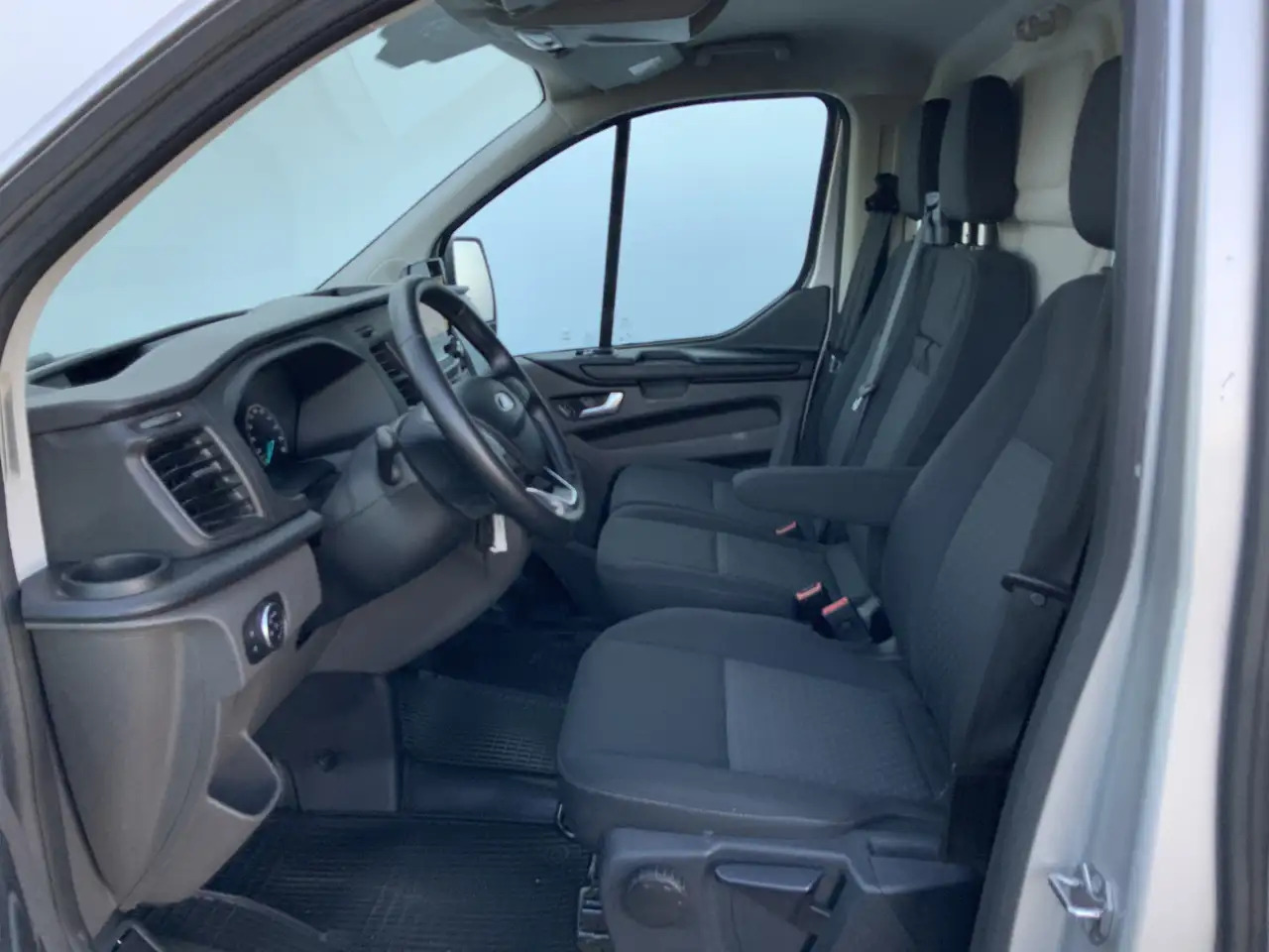 Ford Transit Custom 300 2.0 TDCI L1H1 Limited Airco Cruise Camera 3 Zi - Kravas mikroautobuss: foto 4 Ford Transit Custom 300 2.0 TDCI L1H1 Limited Airco Cruise Camera 3 Zi - Kravas mikroautobuss: foto 4