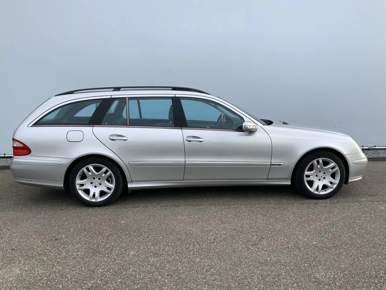 Universālis Mercedes-Benz E 500 Combi V8 Elegance 4-Matic airmatic,full option: foto 15 Universālis Mercedes-Benz E 500 Combi V8 Elegance 4-Matic airmatic,full option: foto 15