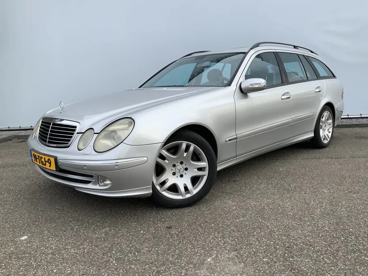 Mercedes-Benz E 500 Combi V8 Elegance 4-Matic airmatic,full option - Vieglā automašīna: foto 1 Mercedes-Benz E 500 Combi V8 Elegance 4-Matic airmatic,full option - Vieglā automašīna: foto 1