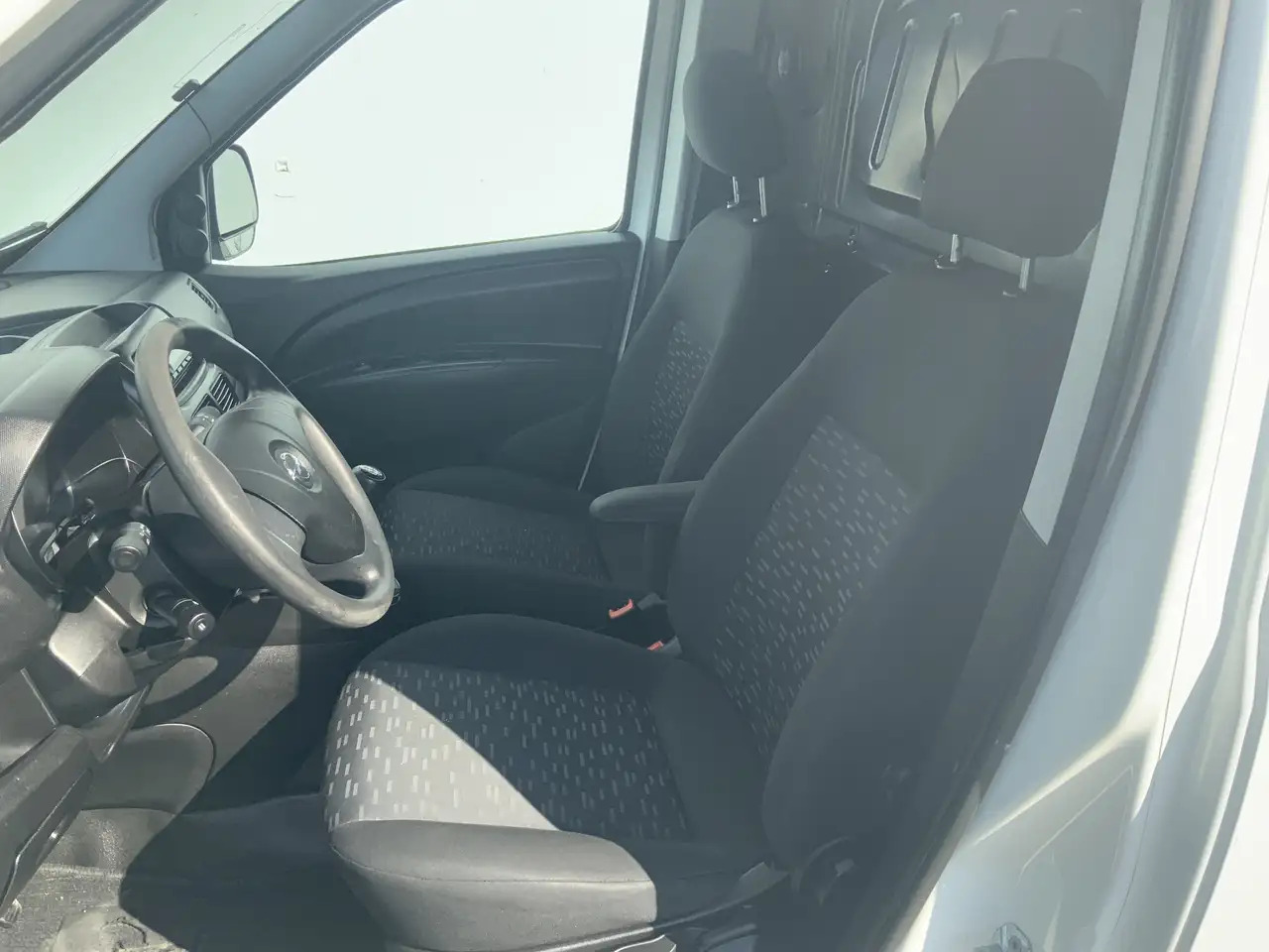 Opel Combo 1.3 CDTi L1H1 EXPORT ecoFLEX Edition Airco Trekhaa - Mazs furgons: foto 4 Opel Combo 1.3 CDTi L1H1 EXPORT ecoFLEX Edition Airco Trekhaa - Mazs furgons: foto 4