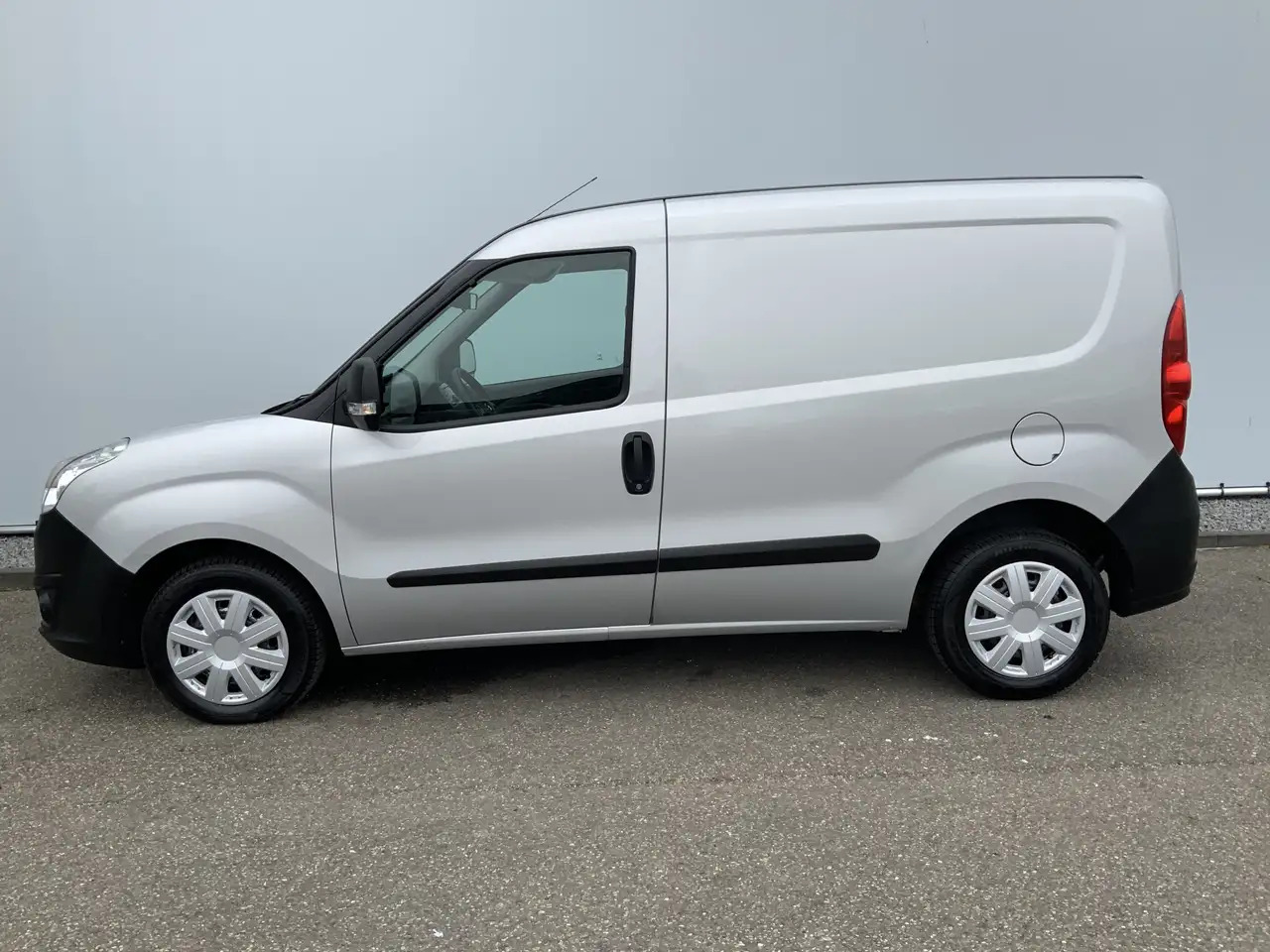 Opel Combo 1.3 CDTi L1H1 Edition Airco Euro 6 - Mazs furgons: foto 3 Opel Combo 1.3 CDTi L1H1 Edition Airco Euro 6 - Mazs furgons: foto 3