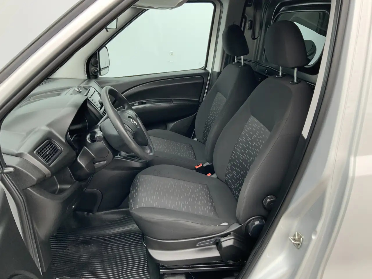 Opel Combo 1.3 CDTi L1H1 Edition Airco Euro 6 - Mazs furgons: foto 4 Opel Combo 1.3 CDTi L1H1 Edition Airco Euro 6 - Mazs furgons: foto 4