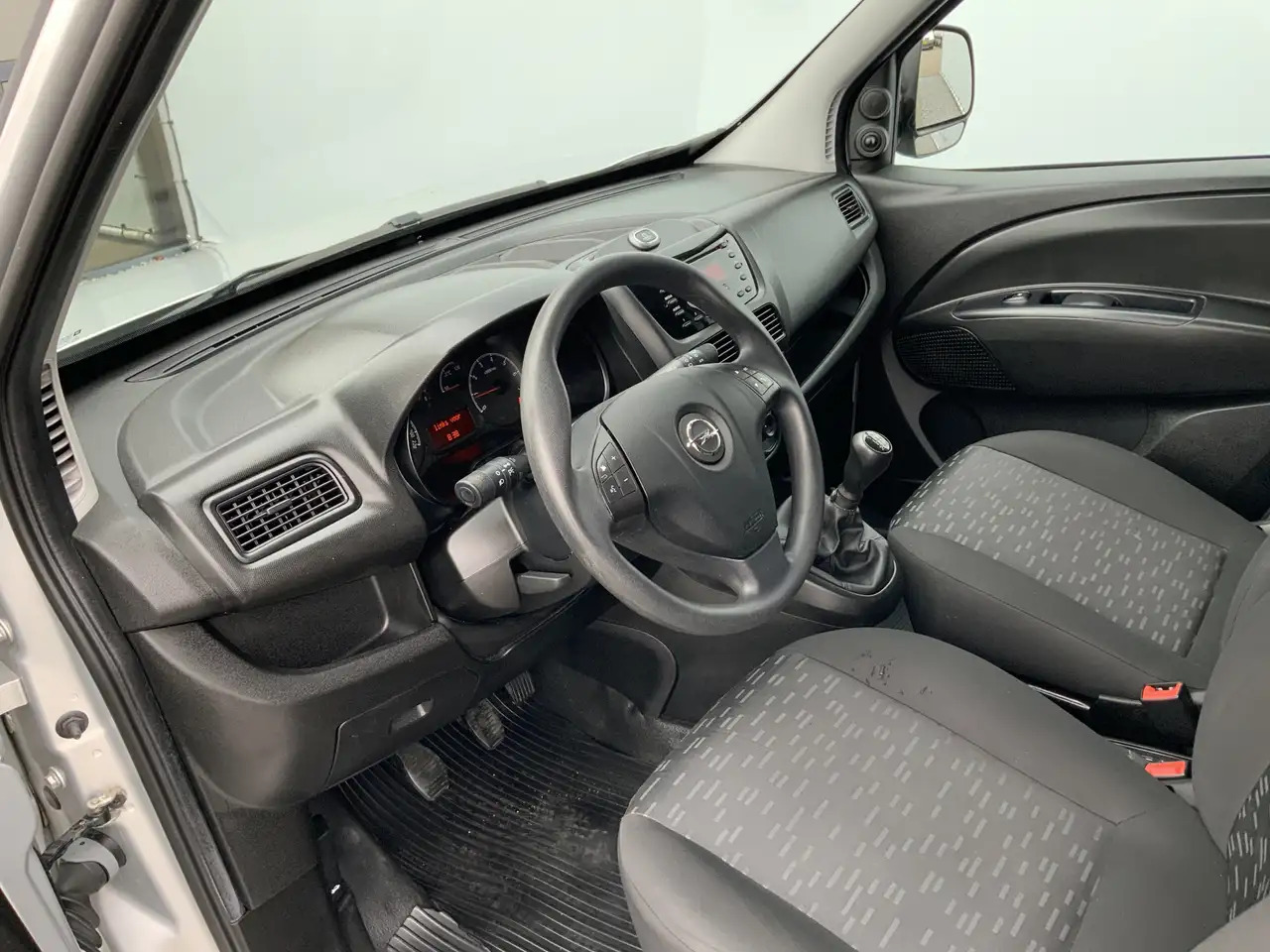 Opel Combo 1.3 CDTi L1H1 Edition Airco Euro 6 - Mazs furgons: foto 5 Opel Combo 1.3 CDTi L1H1 Edition Airco Euro 6 - Mazs furgons: foto 5