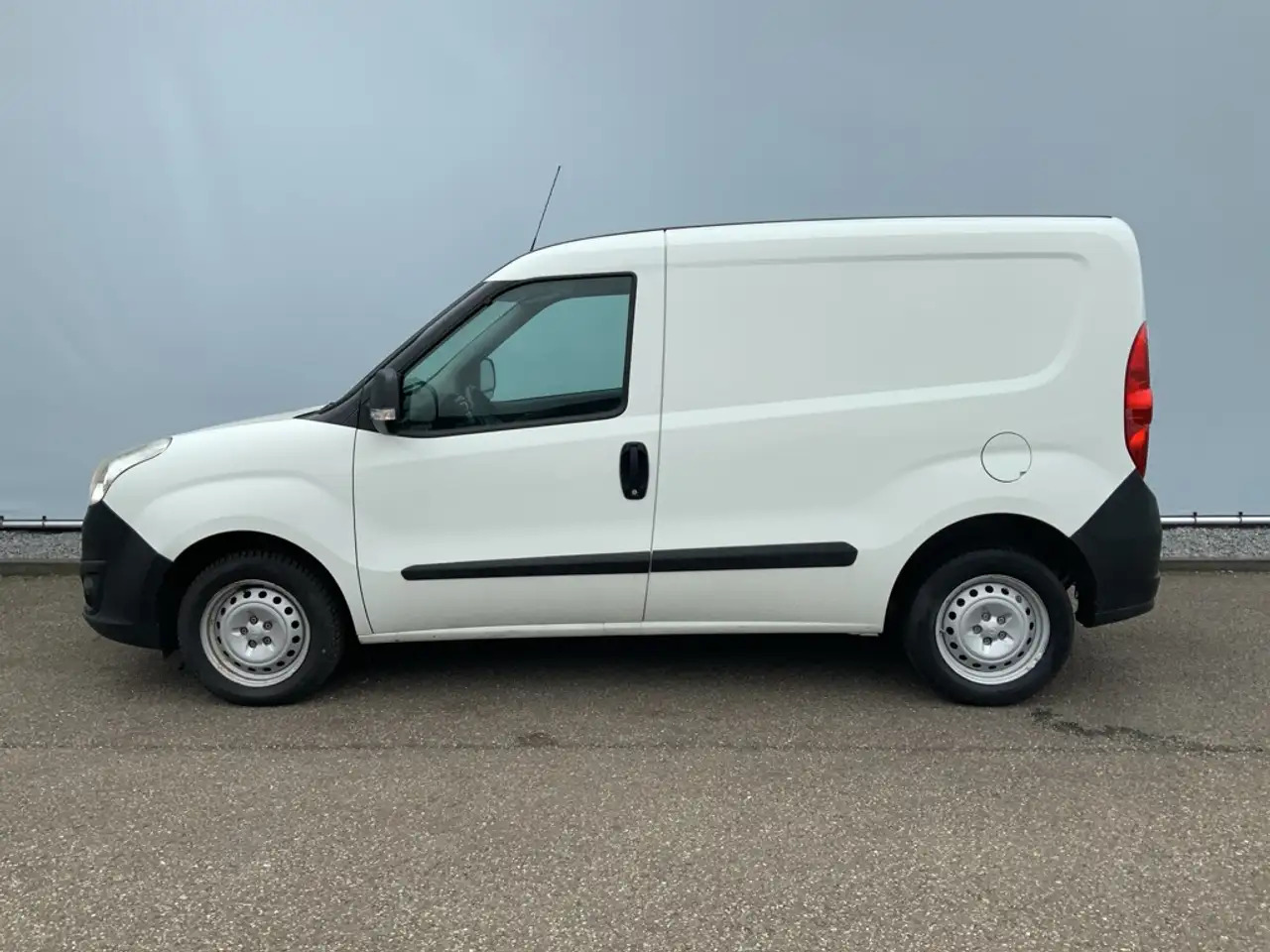 Opel Combo 1.3 CDTi L1H1 ecoFLEX Selection Airco Trekhaak 100 - Mazs furgons: foto 4 Opel Combo 1.3 CDTi L1H1 ecoFLEX Selection Airco Trekhaak 100 - Mazs furgons: foto 4