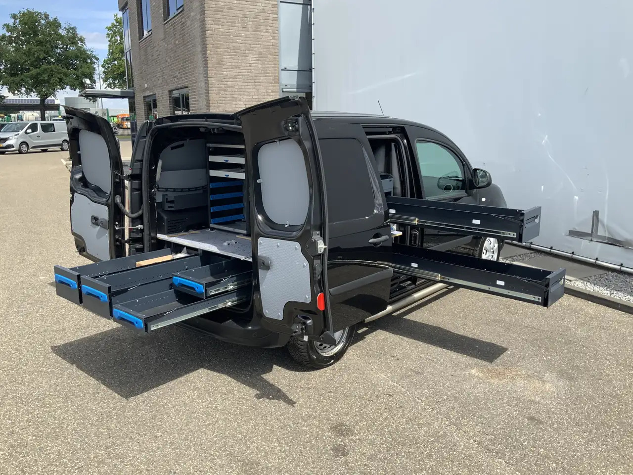Renault Kangoo 1.5 dCi 90 Energy Comfort Plus .Sortimo Kasten Com - Mazs furgons: foto 4 Renault Kangoo 1.5 dCi 90 Energy Comfort Plus .Sortimo Kasten Com - Mazs furgons: foto 4