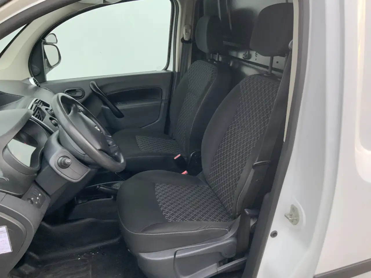 Renault Kangoo 1.5 dCi 90 Energy Luxe Airco Cruise Euro 6 - Mazs furgons: foto 4 Renault Kangoo 1.5 dCi 90 Energy Luxe Airco Cruise Euro 6 - Mazs furgons: foto 4