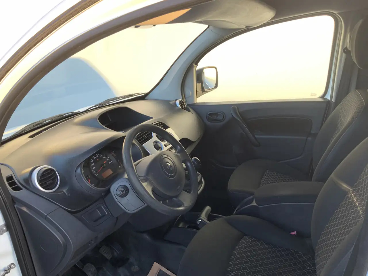 Renault Kangoo Express 1.5 dCi 70 Express Comfort Airco Trekhaak - Mazs furgons: foto 4 Renault Kangoo Express 1.5 dCi 70 Express Comfort Airco Trekhaak - Mazs furgons: foto 4