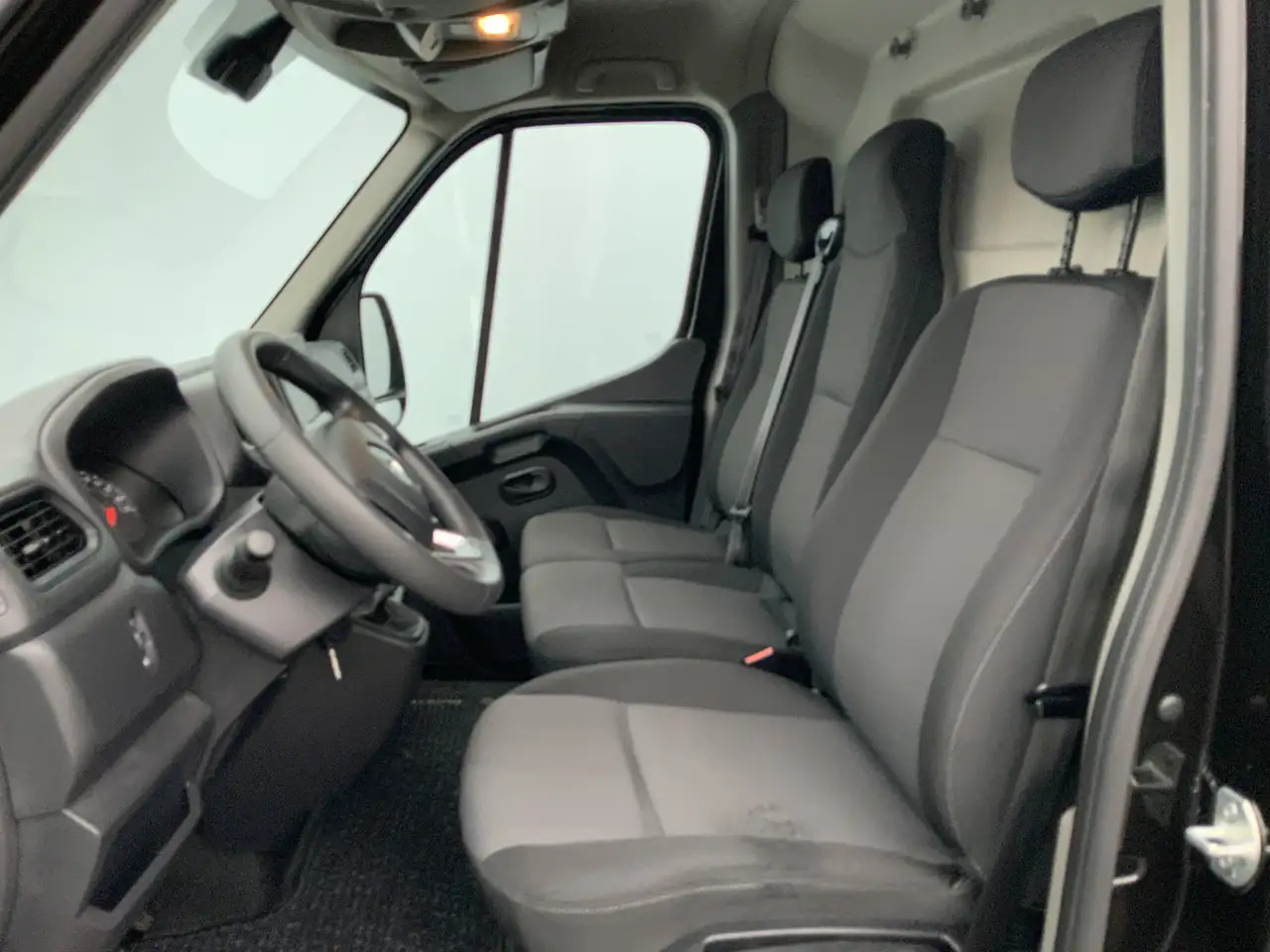 Renault Master T35 2.3 dCi 150 L2H2 Airco Cruise Camera 3 Zits Na - Kravas mikroautobuss: foto 4 Renault Master T35 2.3 dCi 150 L2H2 Airco Cruise Camera 3 Zits Na - Kravas mikroautobuss: foto 4