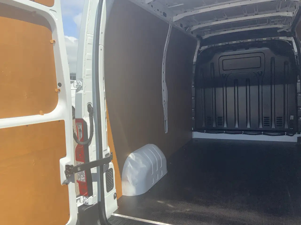 Kravas mikroautobuss Renault Master T35 2.3 dCi 150 L2H2 Energy Work Edition Airco Cru: foto 17