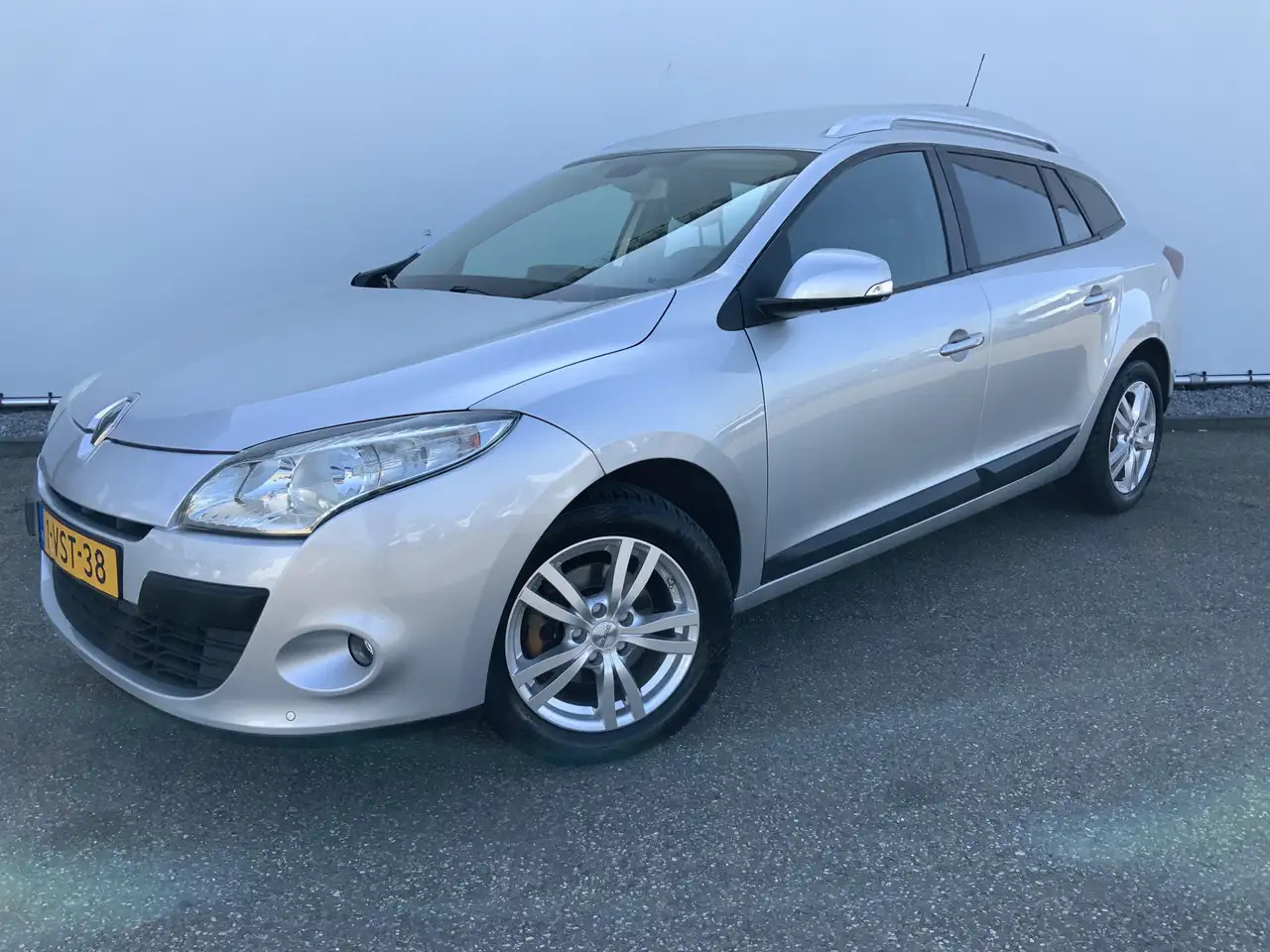 Renault Megane 1.5 dCi Expression Airco Navi Grijs Kenteken Euro - Vieglā automašīna: foto 1 Renault Megane 1.5 dCi Expression Airco Navi Grijs Kenteken Euro - Vieglā automašīna: foto 1