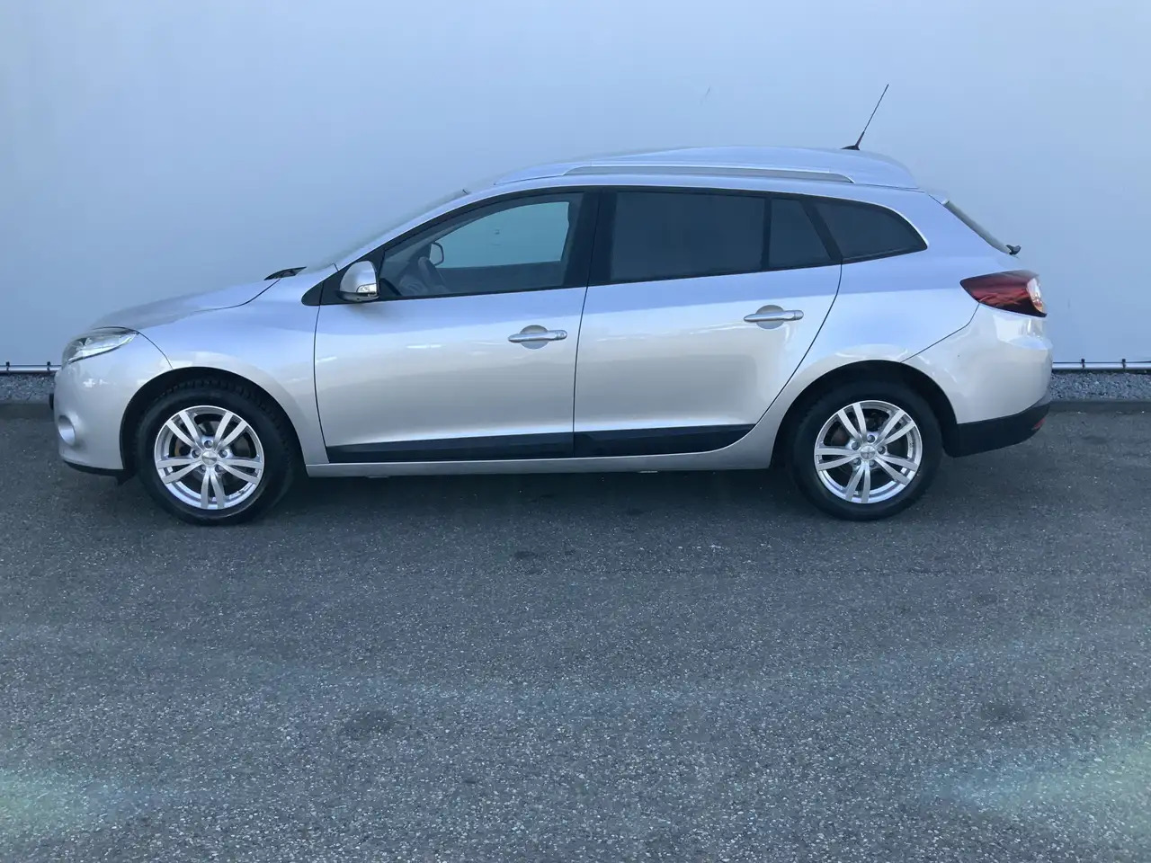 Renault Megane 1.5 dCi Expression Airco Navi Grijs Kenteken Euro - Vieglā automašīna: foto 3 Renault Megane 1.5 dCi Expression Airco Navi Grijs Kenteken Euro - Vieglā automašīna: foto 3