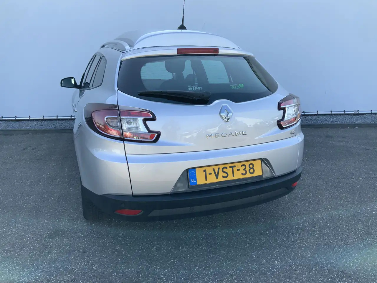 Renault Megane 1.5 dCi Expression Airco Navi Grijs Kenteken Euro - Vieglā automašīna: foto 2 Renault Megane 1.5 dCi Expression Airco Navi Grijs Kenteken Euro - Vieglā automašīna: foto 2