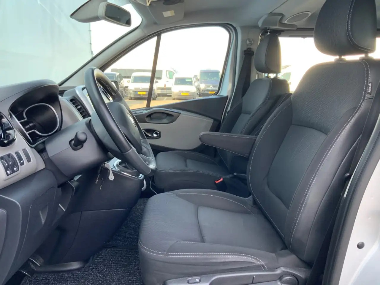 Kravas-pasažieru furgons Renault Trafic 1.6 dCi T29 L2H1 Dub Cab Airco Camera Navi Trekhaa: foto 16