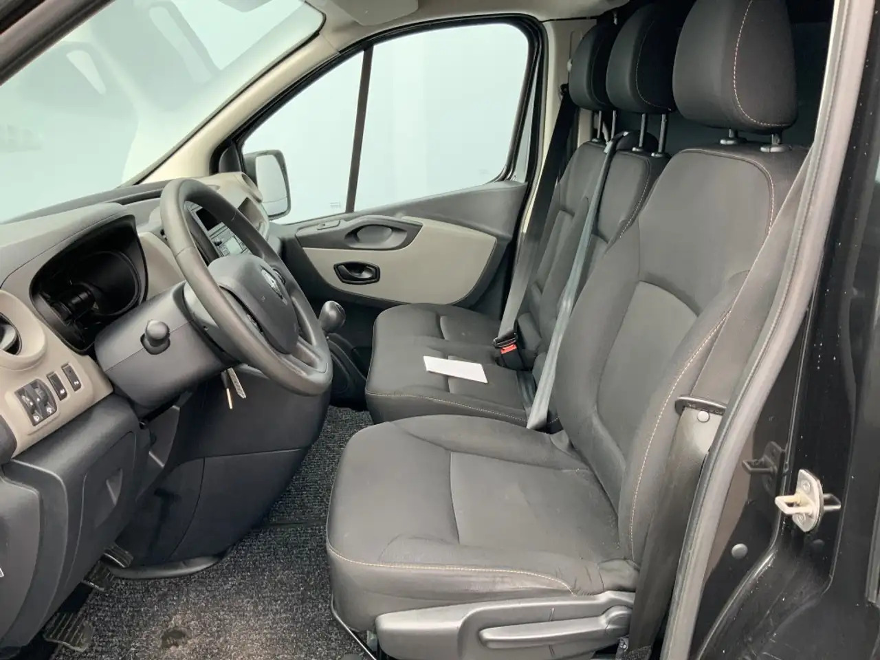 Renault Trafic 1.6 dCi T29 L2H2 Comfort Energy Airco Cruise 3 Zit - Kravas mikroautobuss: foto 5 Renault Trafic 1.6 dCi T29 L2H2 Comfort Energy Airco Cruise 3 Zit - Kravas mikroautobuss: foto 5
