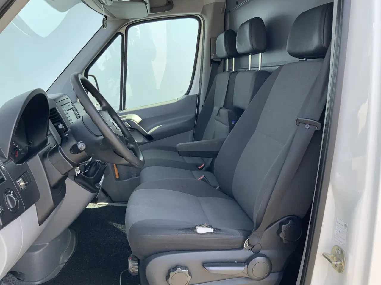 Volkswagen Crafter 35 2.0 TDI L1H1 Airco Cruise 3 Zits Trekhaak 2000 - Kravas mikroautobuss: foto 4 Volkswagen Crafter 35 2.0 TDI L1H1 Airco Cruise 3 Zits Trekhaak 2000 - Kravas mikroautobuss: foto 4