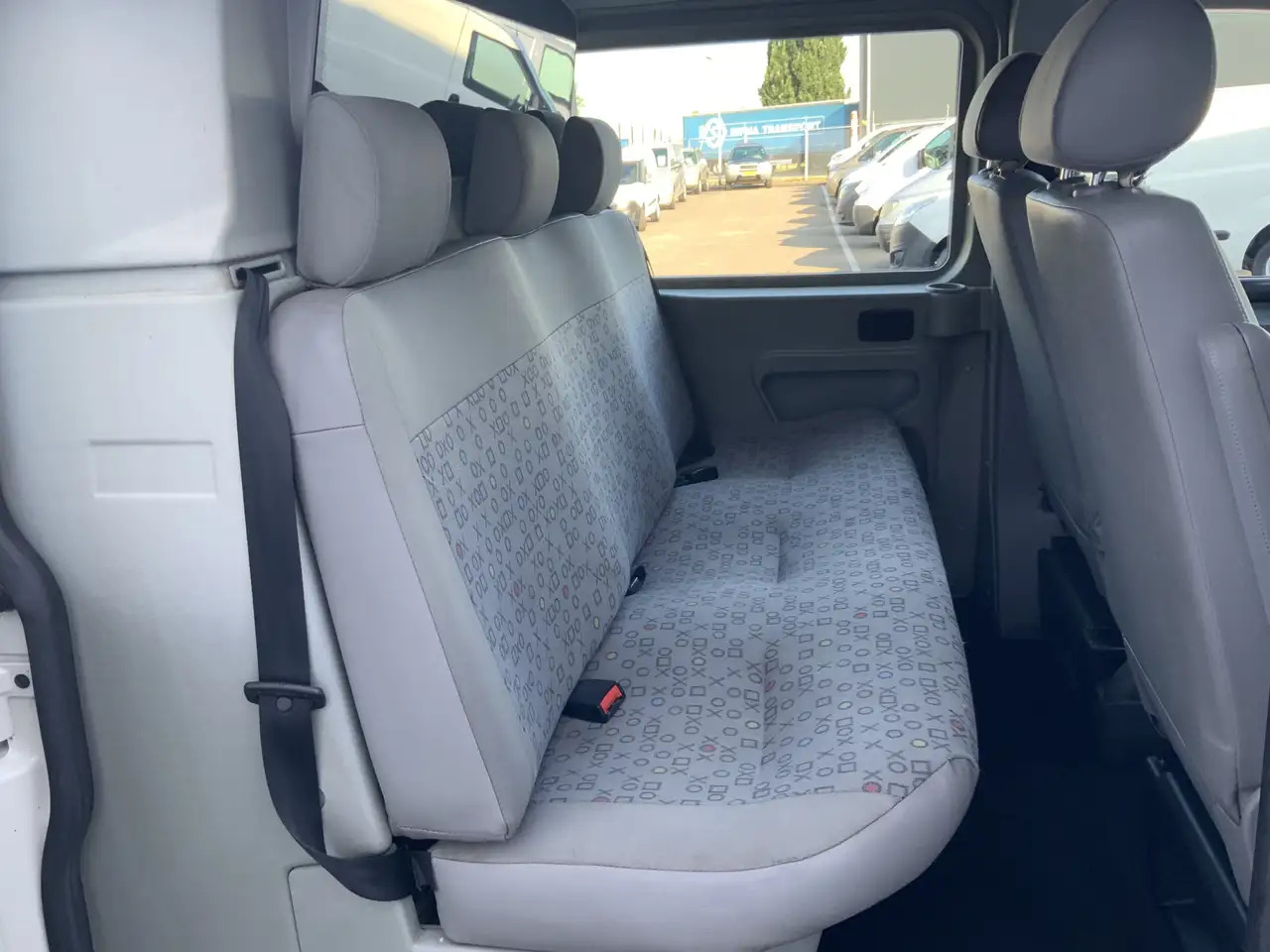 Volkswagen T5 Transporter 2.5 TDI 300 Budgetline Automaat DubCab Airco Trekh - Kravas-pasažieru furgons: foto 4 Volkswagen T5 Transporter 2.5 TDI 300 Budgetline Automaat DubCab Airco Trekh - Kravas-pasažieru furgons: foto 4