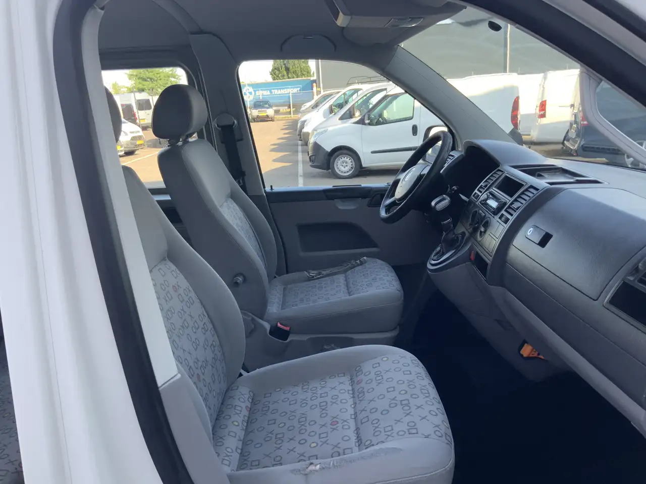 Volkswagen T5 Transporter 2.5 TDI 300 Budgetline Automaat DubCab Airco Trekh - Kravas-pasažieru furgons: foto 5 Volkswagen T5 Transporter 2.5 TDI 300 Budgetline Automaat DubCab Airco Trekh - Kravas-pasažieru furgons: foto 5