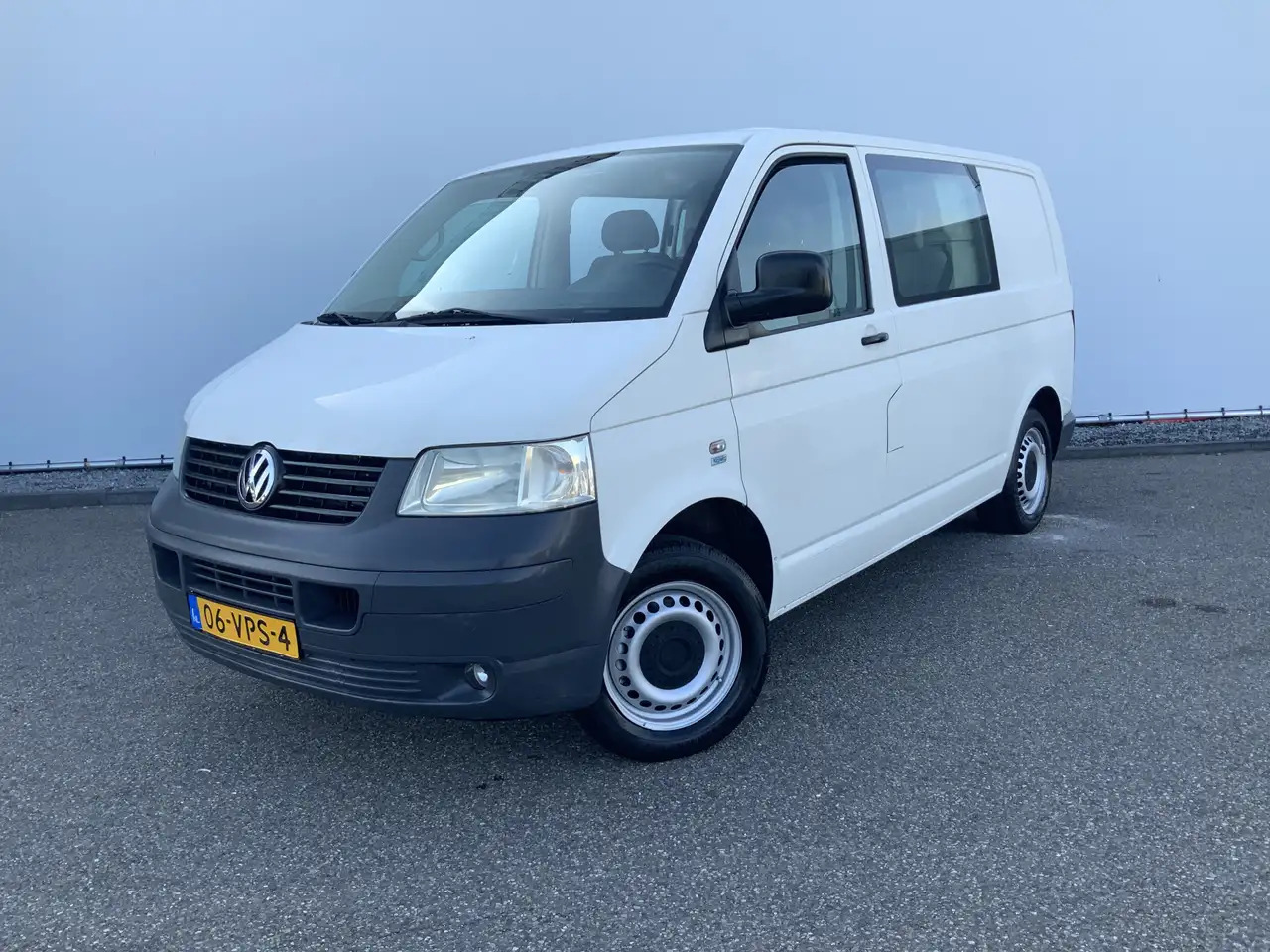Volkswagen T5 Transporter 2.5 TDI 300 Budgetline Automaat DubCab Airco Trekh - Kravas-pasažieru furgons: foto 1 Volkswagen T5 Transporter 2.5 TDI 300 Budgetline Automaat DubCab Airco Trekh - Kravas-pasažieru furgons: foto 1