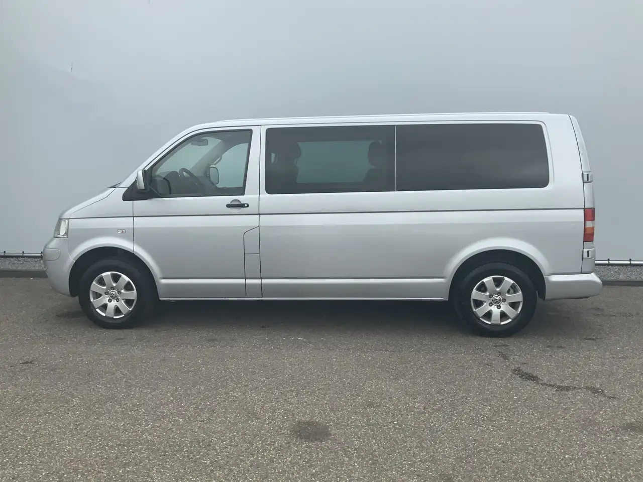 Volkswagen T5 Transporter 2.5 TDI 340 Automaat Trendline Dub Cab 5 Zits Leer - Kravas-pasažieru furgons: foto 3 Volkswagen T5 Transporter 2.5 TDI 340 Automaat Trendline Dub Cab 5 Zits Leer - Kravas-pasažieru furgons: foto 3
