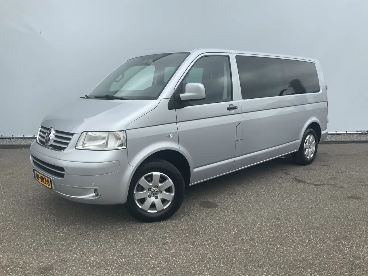 Volkswagen T5 Transporter 2.5 TDI 340 Automaat Trendline Dub Cab 5 Zits Leer - Kravas-pasažieru furgons: foto 1 Volkswagen T5 Transporter 2.5 TDI 340 Automaat Trendline Dub Cab 5 Zits Leer - Kravas-pasažieru furgons: foto 1