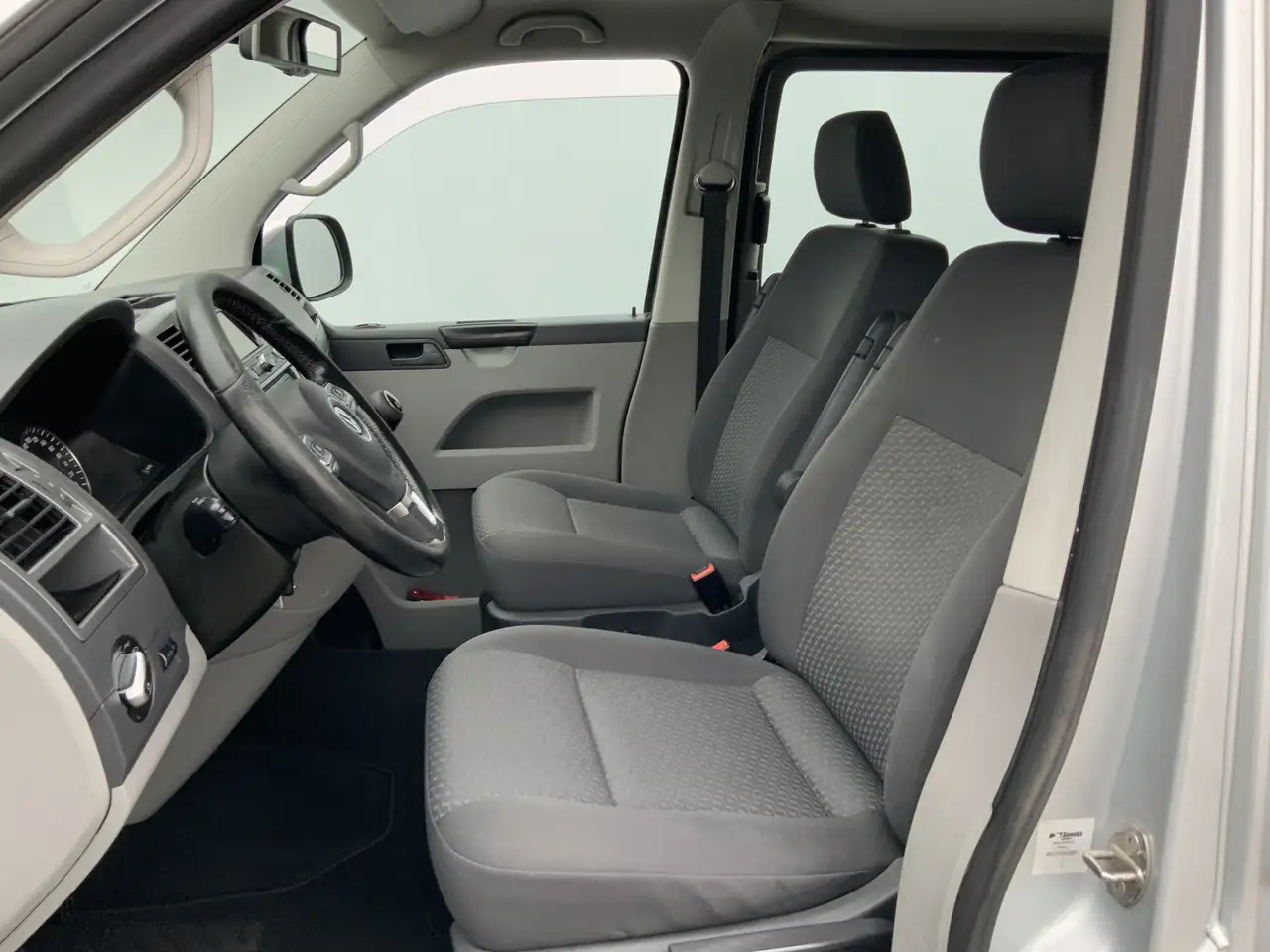 Volkswagen T5 Transporter MARGE 2.0 TDI L2H1 Dub Cab Airco Cruise Alu Velg S - Kravas-pasažieru furgons: foto 4 Volkswagen T5 Transporter MARGE 2.0 TDI L2H1 Dub Cab Airco Cruise Alu Velg S - Kravas-pasažieru furgons: foto 4