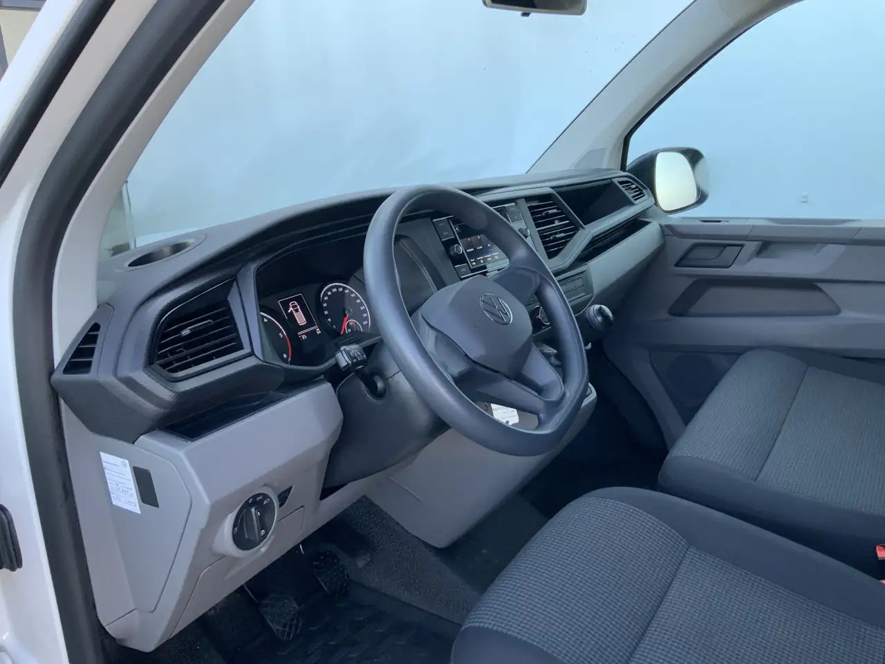 Volkswagen T6.1 Transporter 2.0 TDI L1H1 26 Economy Business Airco Cruise 3 Zi - Kravas mikroautobuss: foto 5 Volkswagen T6.1 Transporter 2.0 TDI L1H1 26 Economy Business Airco Cruise 3 Zi - Kravas mikroautobuss: foto 5