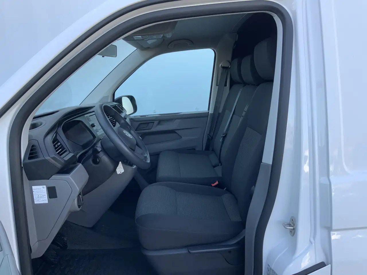 Volkswagen T6.1 Transporter 2.0 TDI L1H1 26 Economy Business Airco Cruise 3 Zi - Kravas mikroautobuss: foto 4 Volkswagen T6.1 Transporter 2.0 TDI L1H1 26 Economy Business Airco Cruise 3 Zi - Kravas mikroautobuss: foto 4