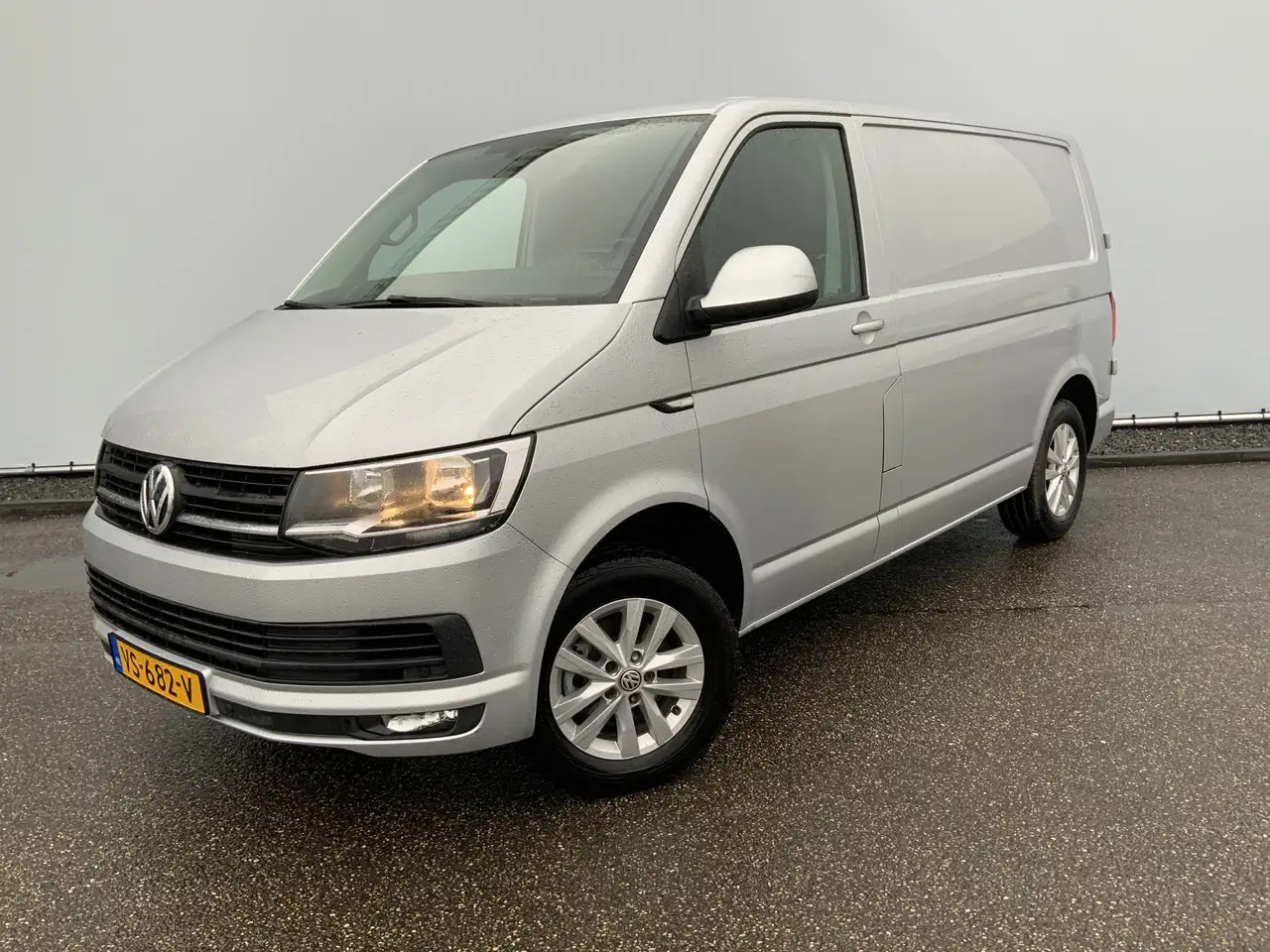 Volkswagen T6 Transporter 2.0 TDI L1H1 Highline Airco Cruise Alu Velg( R Por - Kravas mikroautobuss: foto 1 Volkswagen T6 Transporter 2.0 TDI L1H1 Highline Airco Cruise Alu Velg( R Por - Kravas mikroautobuss: foto 1