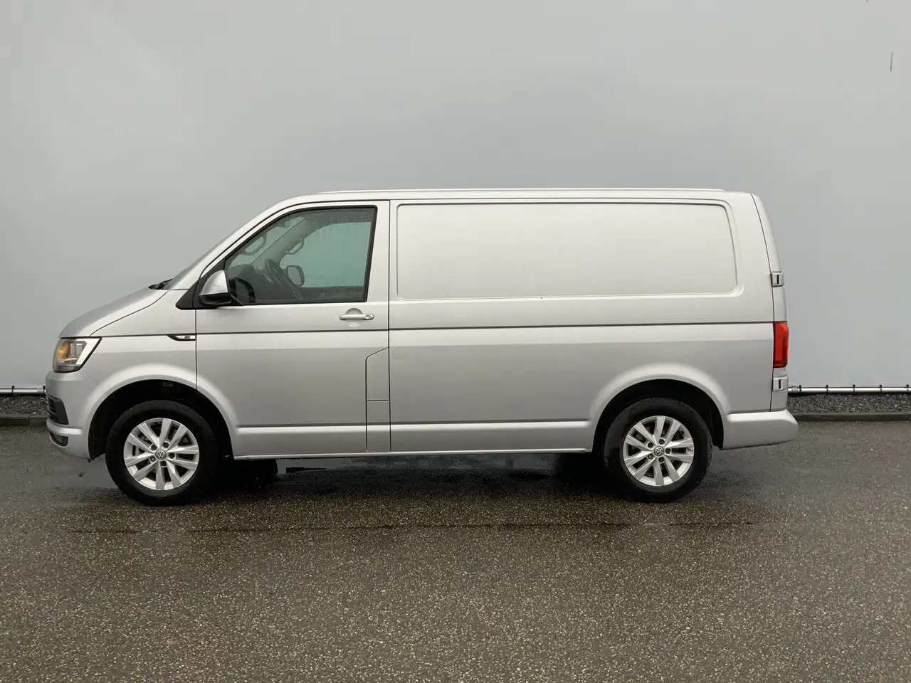Volkswagen T6 Transporter 2.0 TDI L1H1 Highline Airco Cruise Alu Velg( R Por - Kravas mikroautobuss: foto 3 Volkswagen T6 Transporter 2.0 TDI L1H1 Highline Airco Cruise Alu Velg( R Por - Kravas mikroautobuss: foto 3
