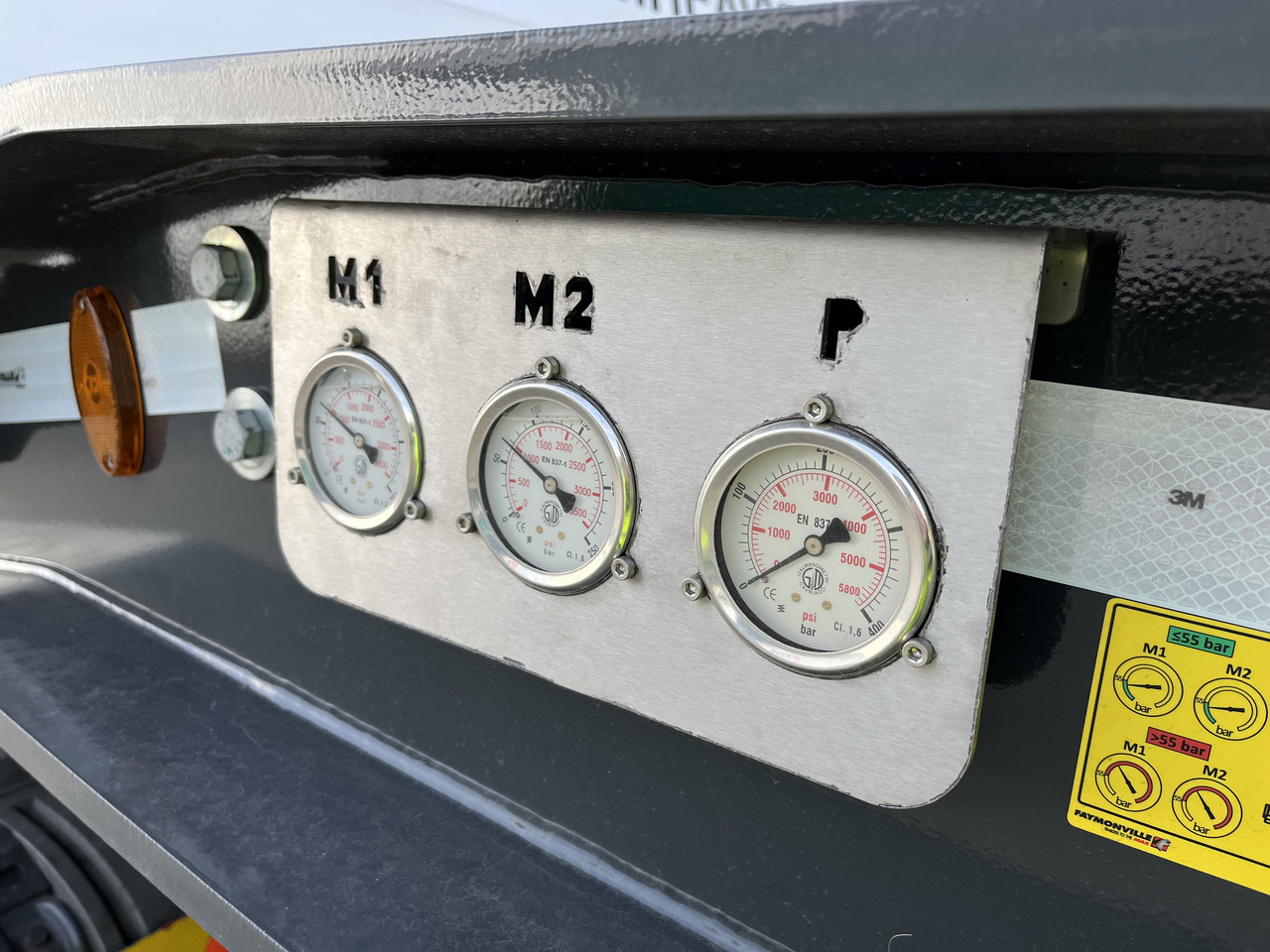 FAYMONVILLE 5-Achs-Tele-Semi mit Halbachsen "Twinaxle" und hydr. Rampen Auflieger - Puspiekabe zema profila platforma: foto 4 FAYMONVILLE 5-Achs-Tele-Semi mit Halbachsen "Twinaxle" und hydr. Rampen Auflieger - Puspiekabe zema profila platforma: foto 4