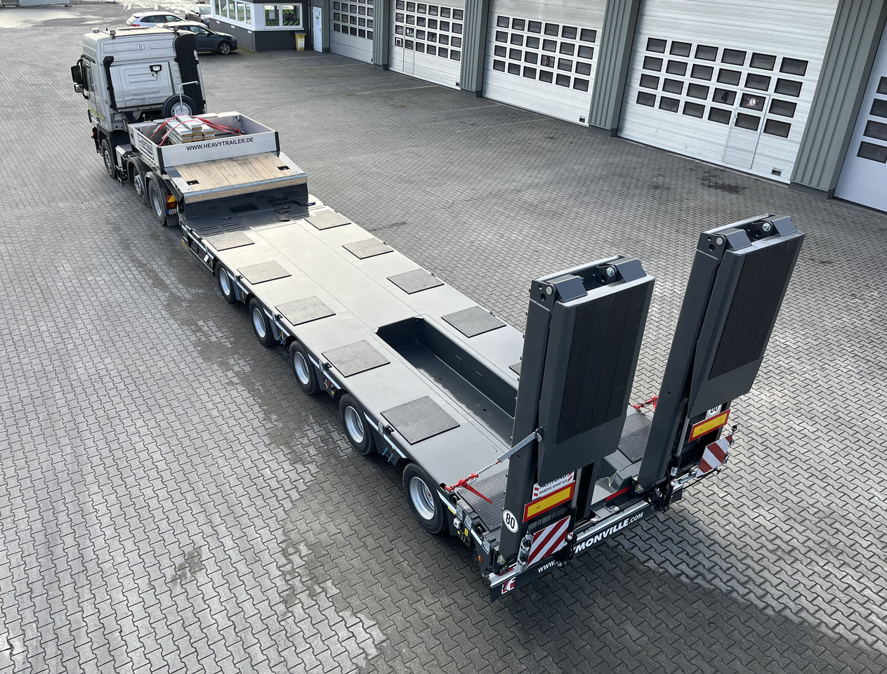 FAYMONVILLE 5-Achs-Tele-Semi mit Halbachsen "Twinaxle" und hydr. Rampen Auflieger - Puspiekabe zema profila platforma: foto 2 FAYMONVILLE 5-Achs-Tele-Semi mit Halbachsen "Twinaxle" und hydr. Rampen Auflieger - Puspiekabe zema profila platforma: foto 2