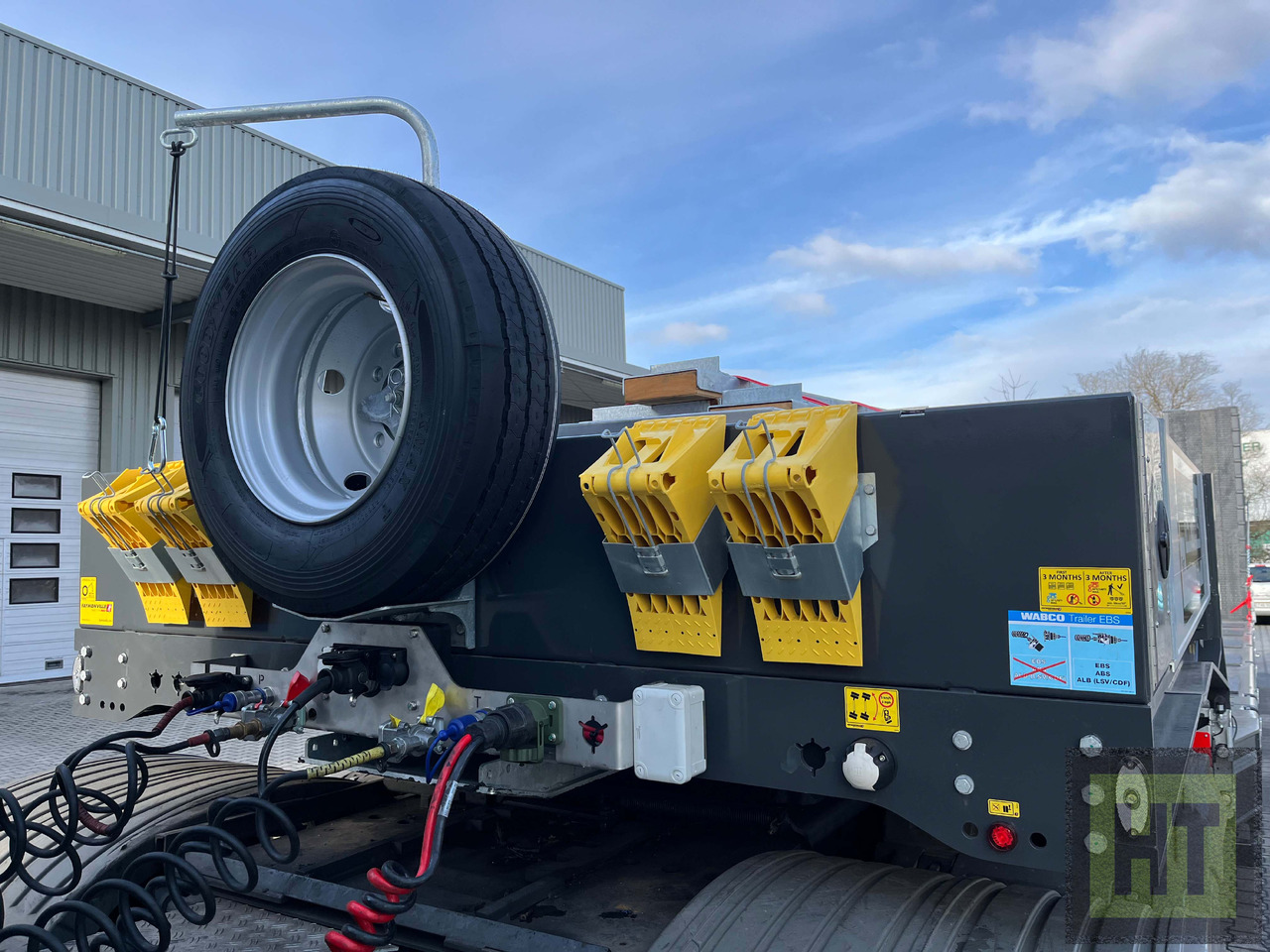 Faymonville 5-Achs-Tele-Semi mit Halbachsen "Twinaxle" und hydr. Rampen - Puspiekabe zema profila platforma: foto 3 Faymonville 5-Achs-Tele-Semi mit Halbachsen "Twinaxle" und hydr. Rampen - Puspiekabe zema profila platforma: foto 3